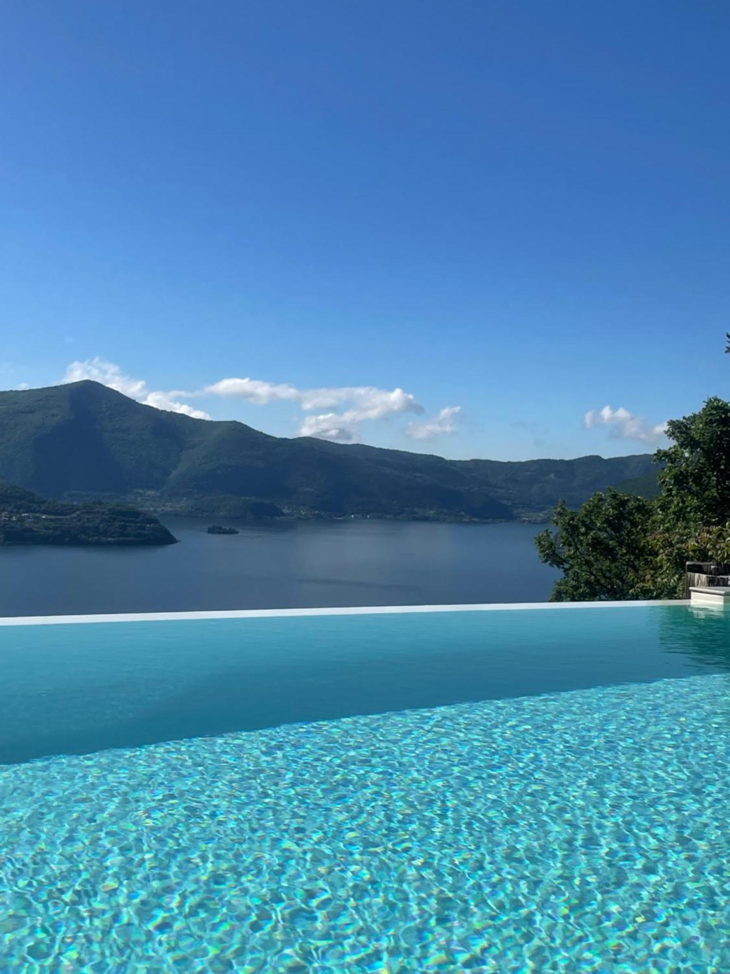 Mia Isola With Lake View, Garden And Swimming Pool Parzanica 외부 사진