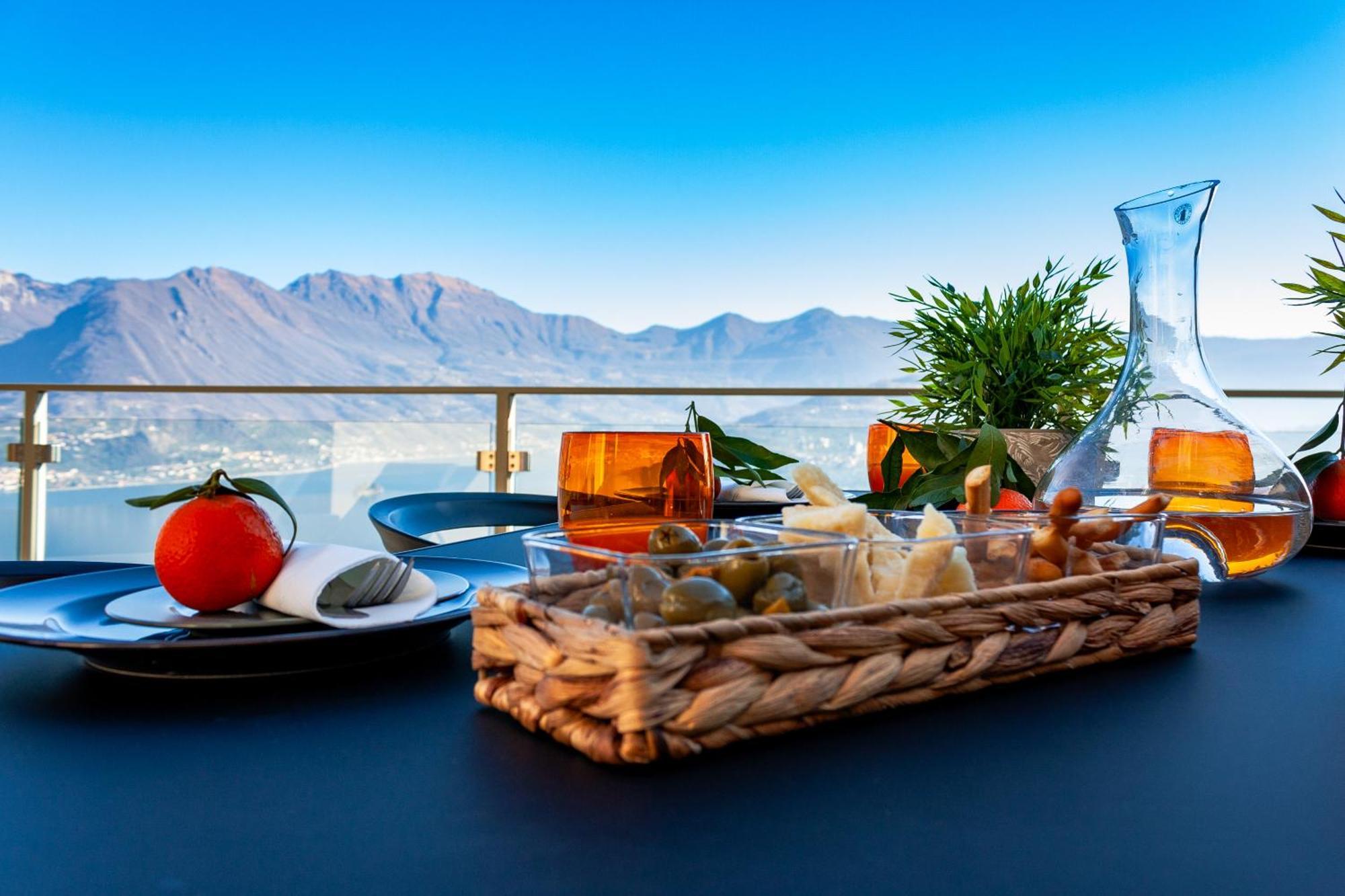 Mia Isola With Lake View, Garden And Swimming Pool Parzanica 외부 사진